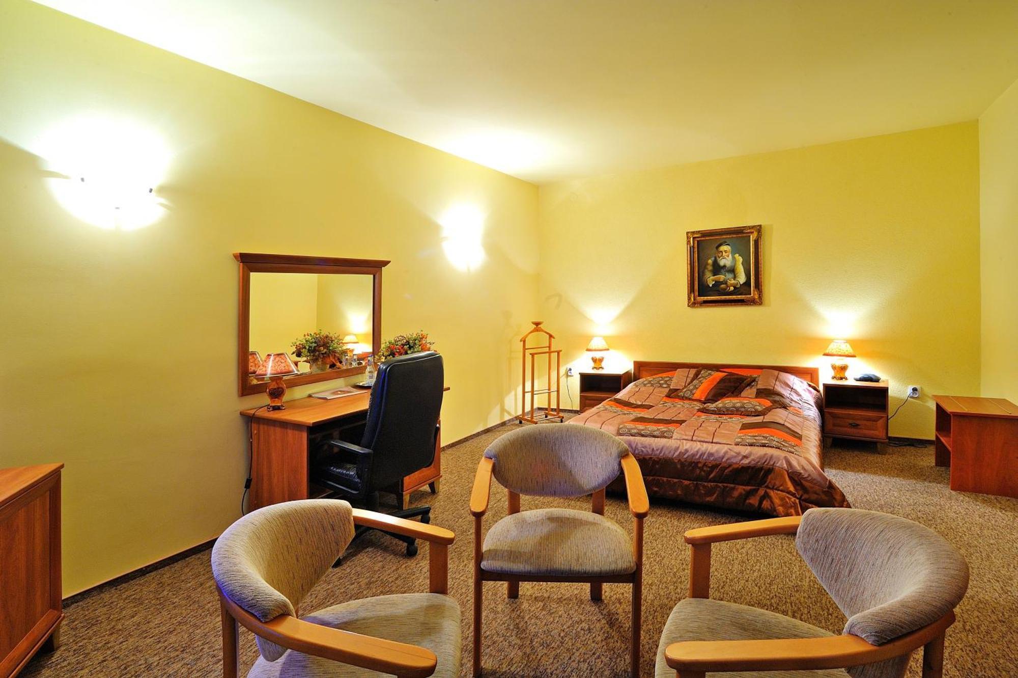 Hotel Restauracja Twist Krosno Bagian luar foto