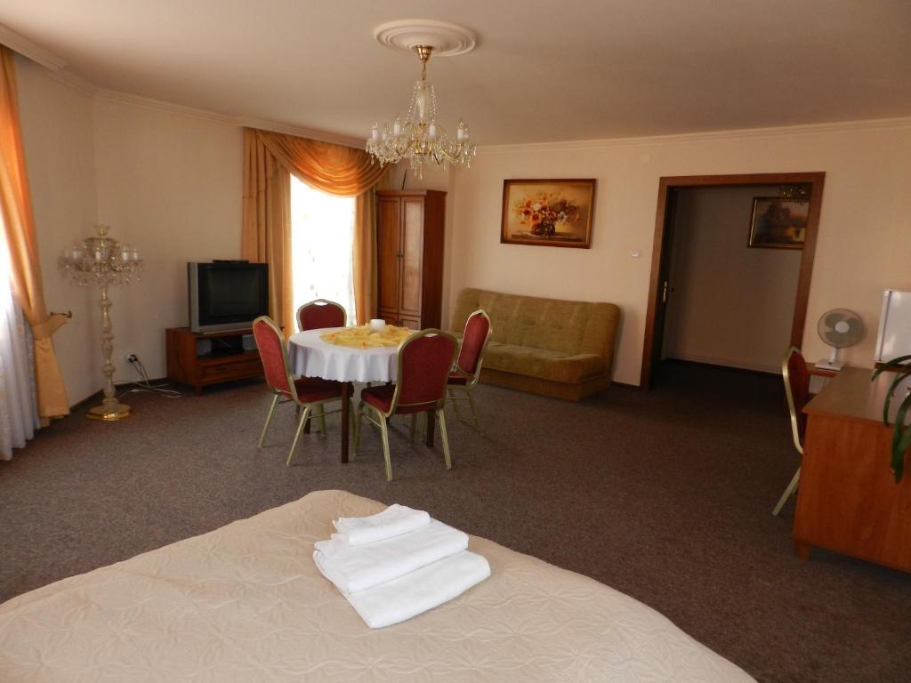 Hotel Restauracja Twist Krosno Ruang foto