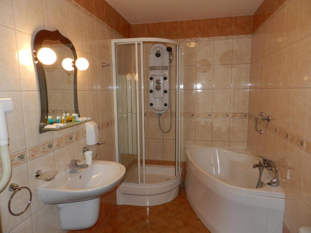 Hotel Restauracja Twist Krosno Ruang foto